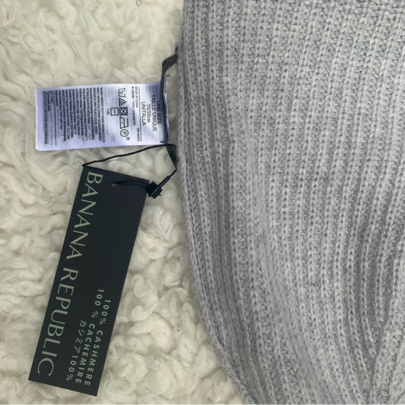 BANANA REPUBLIC CASHMERE HAT, GLOVE AND SOCKS SET - Picture 7 of 8